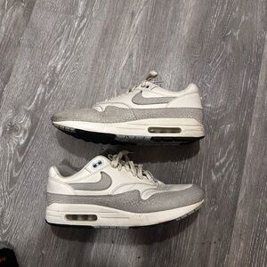 Nike Men's Gray and White Athletic Shoes